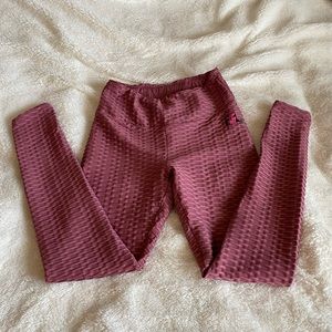 Viral butt scrunch leggings size small pink